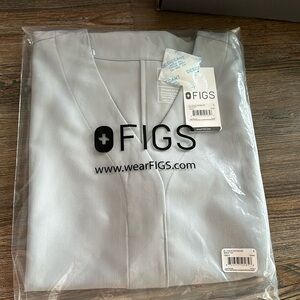 NWT Figs V neck crossover scrub top silver arrows - small